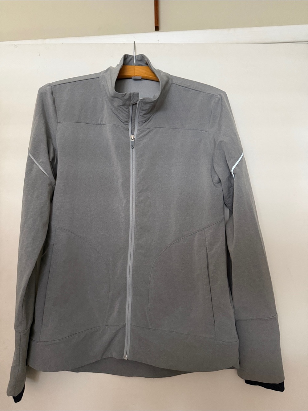 GAP FIT Light Gray Women's Performance Full-Zip Jacket